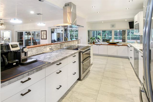 19901 NE 21st Ave, Miami, FL 33179