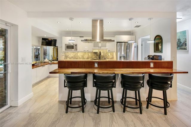 19901 NE 21st Ave, Miami, FL 33179