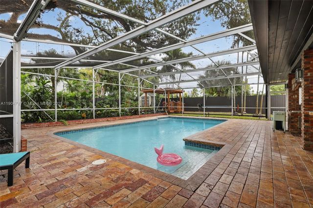 19901 NE 21st Ave, Miami, FL 33179