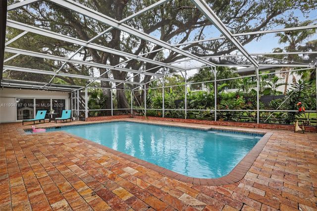 19901 NE 21st Ave, Miami, FL 33179