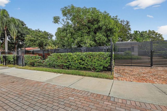 19901 NE 21st Ave, Miami, FL 33179