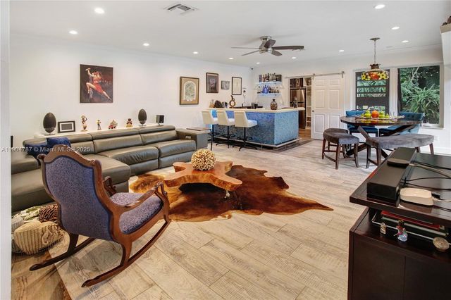 19901 NE 21st Ave, Miami, FL 33179