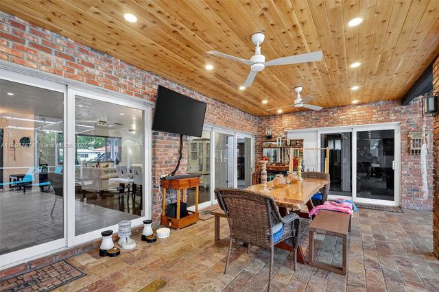 19901 NE 21st Ave, Miami, FL 33179