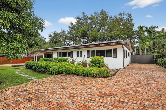 19901 NE 21st Ave, Miami, FL 33179