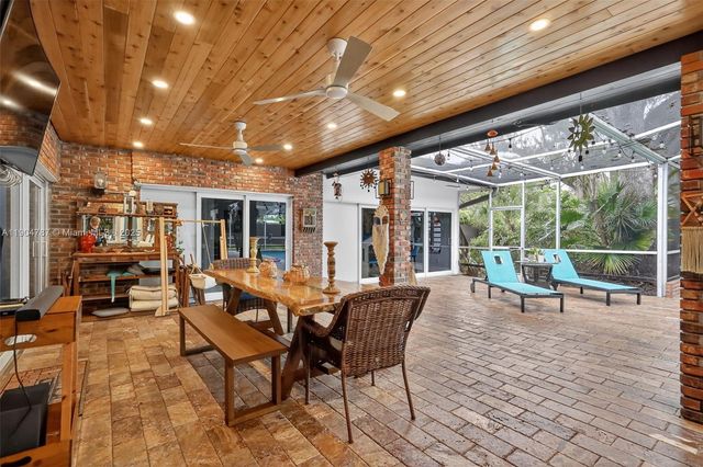 19901 NE 21st Ave, Miami, FL 33179