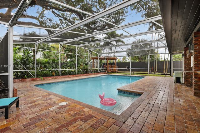 19901 NE 21st Ave, Miami, FL 33179