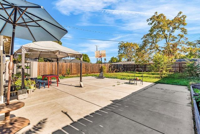 2020 2020 S American St., Stockton, CA 95206