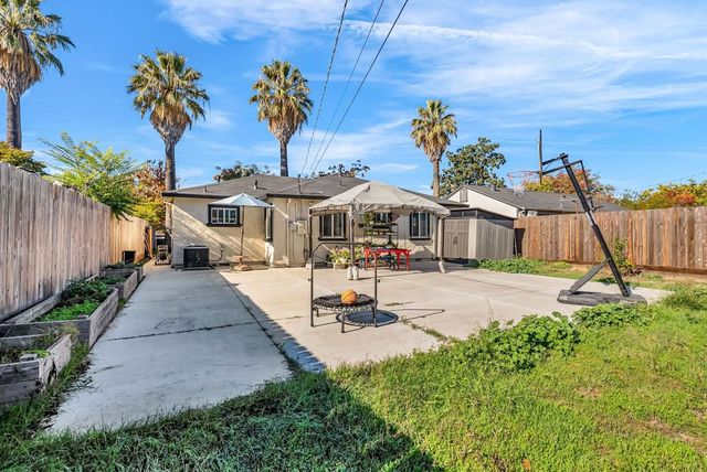 2020 2020 S American St., Stockton, CA 95206