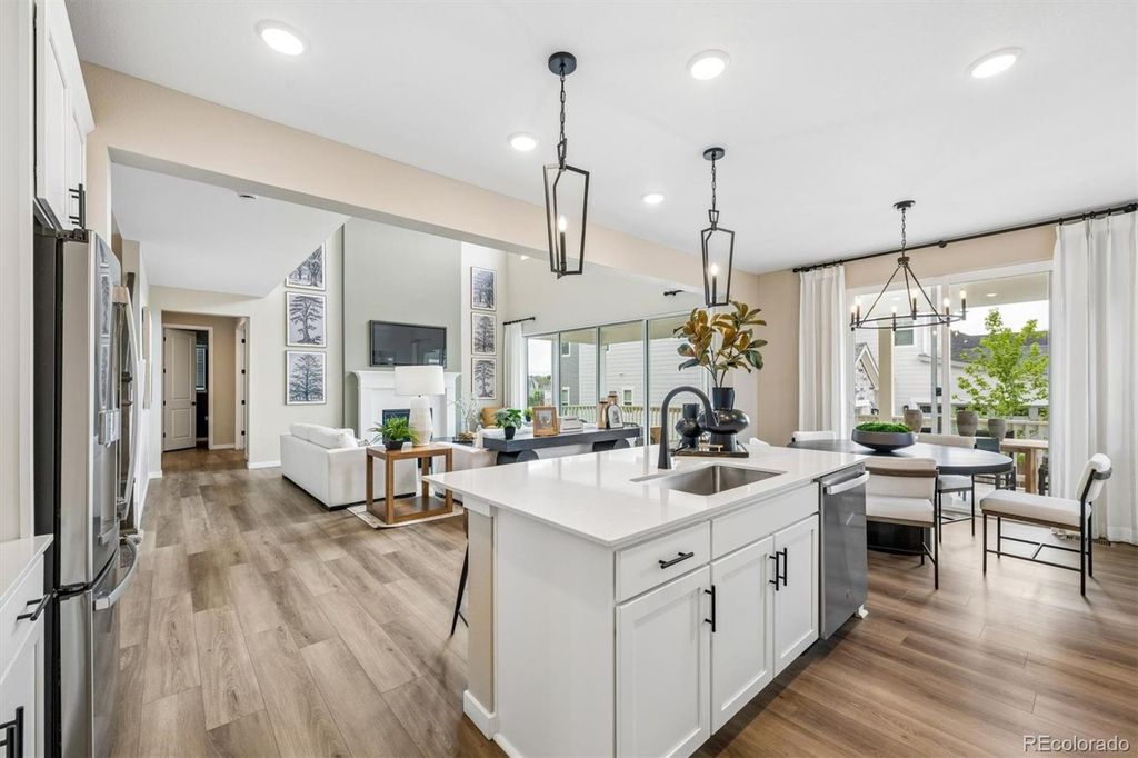 Image 9 of property listing at 9113 Ironwood Street, Highlands Ranch, CO 80129