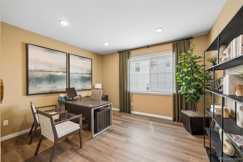 Image 10 of property listing at 9113 Ironwood Street, Highlands Ranch, CO 80129