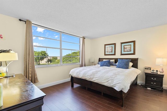 14671 Bonaire Boulevard 404, Delray Beach, FL 33446