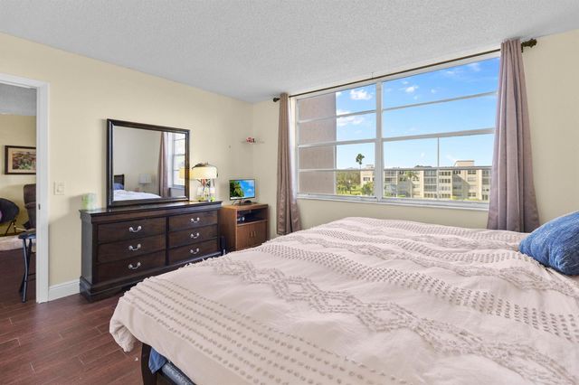 14671 Bonaire Boulevard 404, Delray Beach, FL 33446