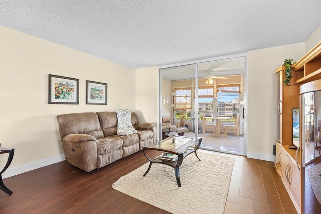 14671 Bonaire Boulevard 404, Delray Beach, FL 33446