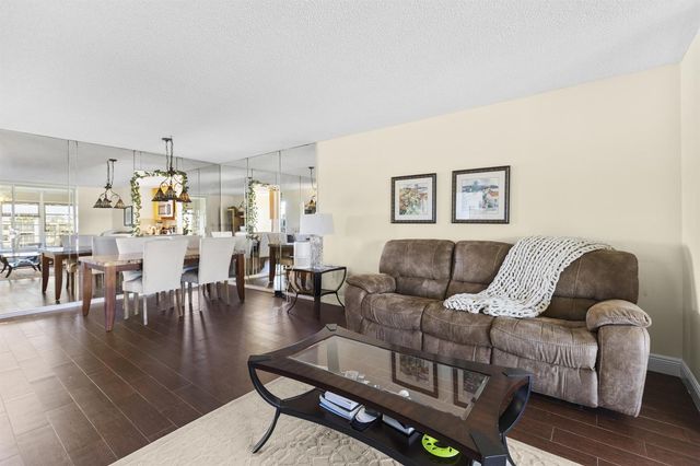 14671 Bonaire Boulevard 404, Delray Beach, FL 33446