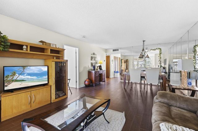 14671 Bonaire Boulevard 404, Delray Beach, FL 33446