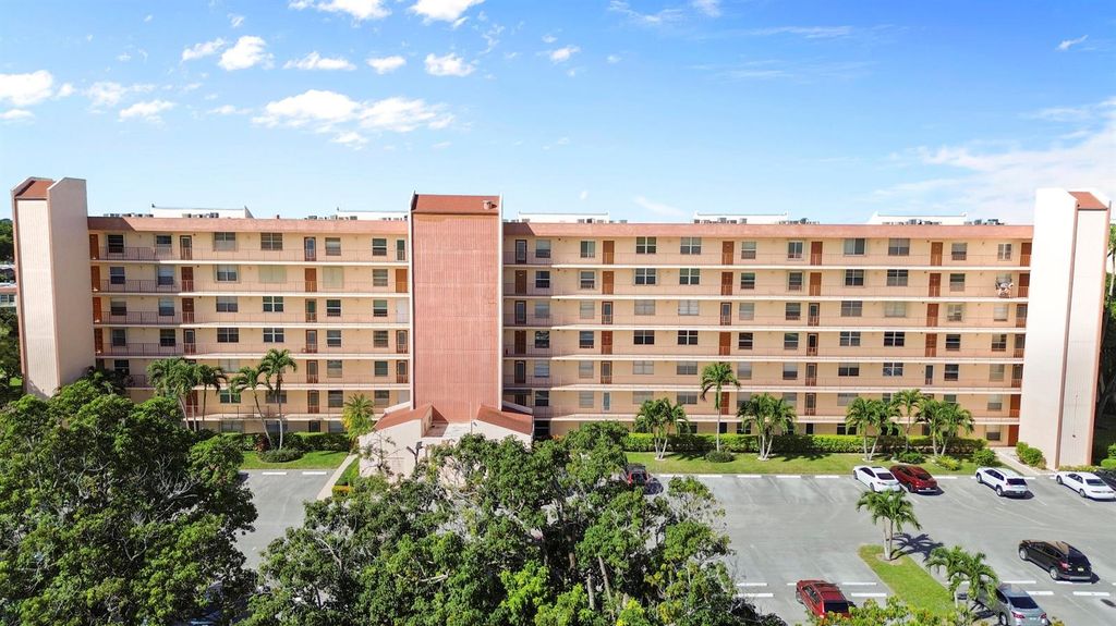 14671 Bonaire Boulevard 404, Delray Beach, FL 33446