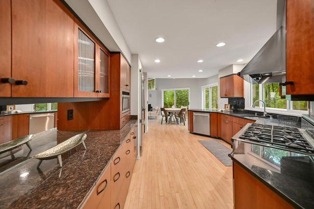 9484 N Fairway DRIVE, Bayside, WI 53217