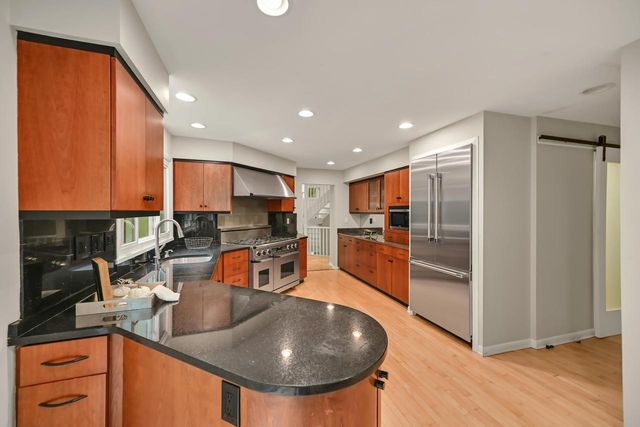 9484 N Fairway DRIVE, Bayside, WI 53217