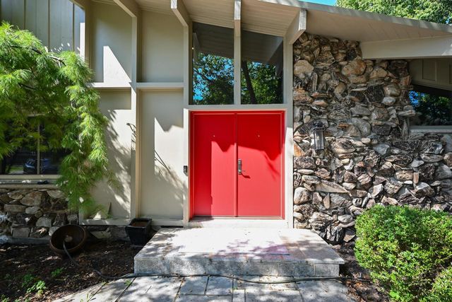 9484 N Fairway DRIVE, Bayside, WI 53217