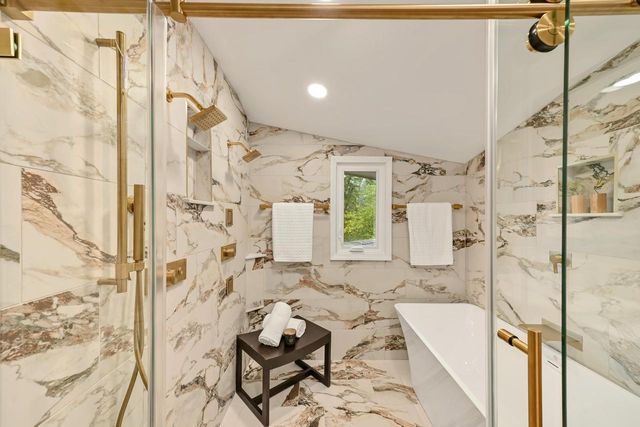 9484 N Fairway DRIVE, Bayside, WI 53217