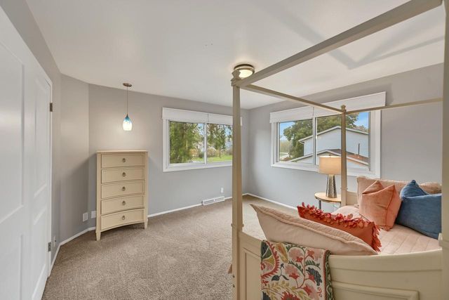 9484 N Fairway DRIVE, Bayside, WI 53217