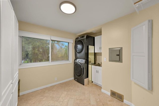 9484 N Fairway DRIVE, Bayside, WI 53217