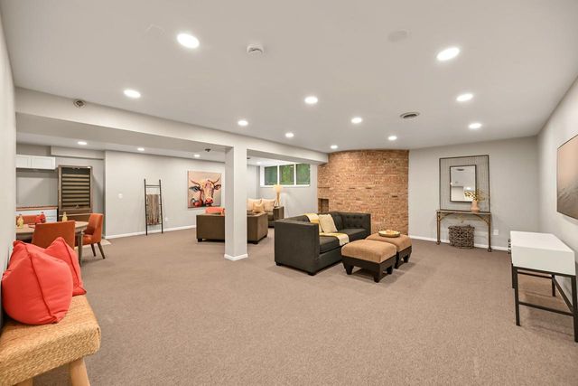 9484 N Fairway DRIVE, Bayside, WI 53217