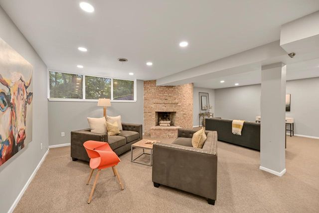 9484 N Fairway DRIVE, Bayside, WI 53217