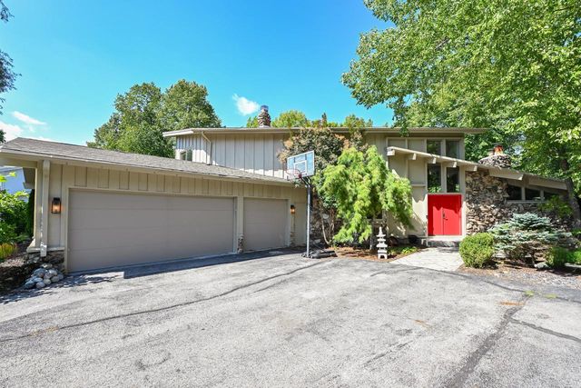 9484 N Fairway DRIVE, Bayside, WI 53217