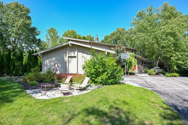 9484 N Fairway DRIVE, Bayside, WI 53217