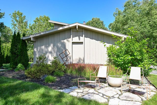 9484 N Fairway DRIVE, Bayside, WI 53217