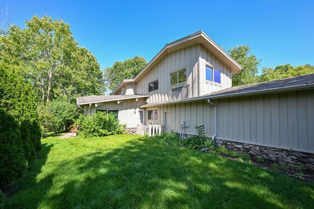 9484 N Fairway DRIVE, Bayside, WI 53217