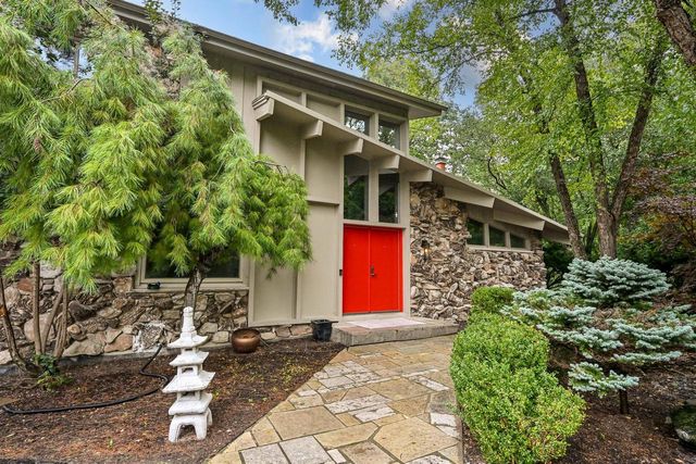 9484 N Fairway DRIVE, Bayside, WI 53217