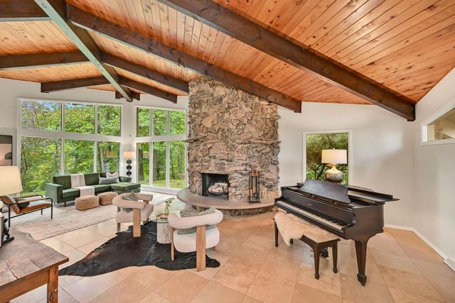 9484 N Fairway DRIVE, Bayside, WI 53217