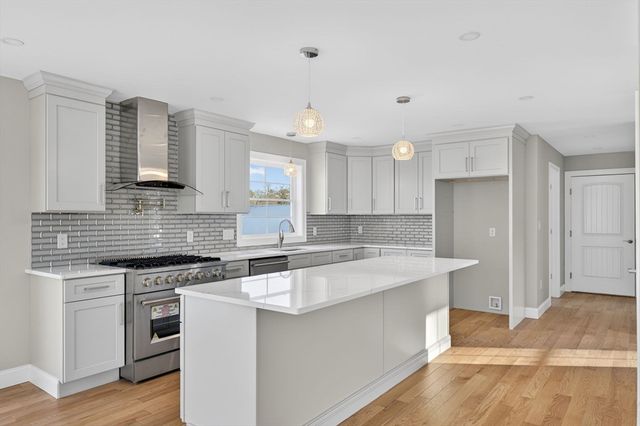 3 Earle St, Fairhaven, MA 02739