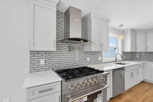 3 Earle St, Fairhaven, MA 02739