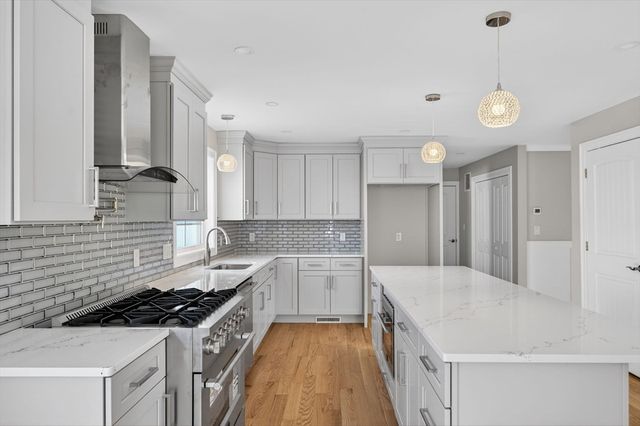 3 Earle St, Fairhaven, MA 02739