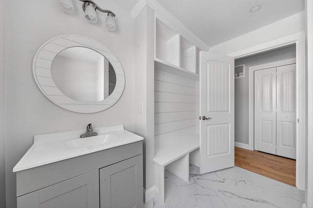 3 Earle St, Fairhaven, MA 02739