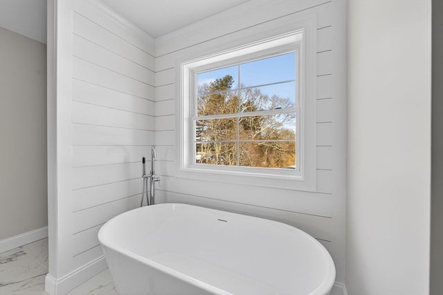 3 Earle St, Fairhaven, MA 02739