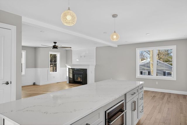 3 Earle St, Fairhaven, MA 02739