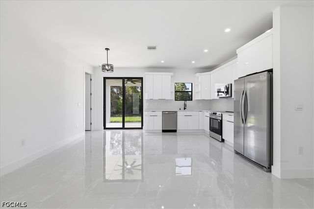 3010 37th ST SW, Lehigh Acres, FL 33976