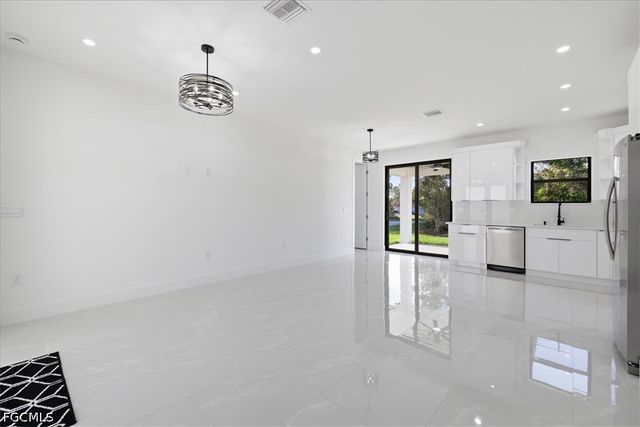 3010 37th ST SW, Lehigh Acres, FL 33976