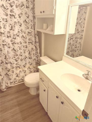 121 Regency Avenue, Victoria, TX 77904