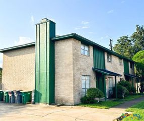 121 Regency Avenue, Victoria, TX 77904