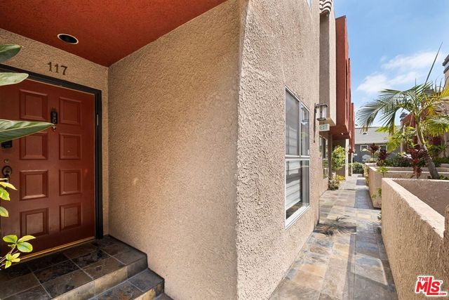 1957 N Bronson Avenue 117, Los Angeles, CA 90068
