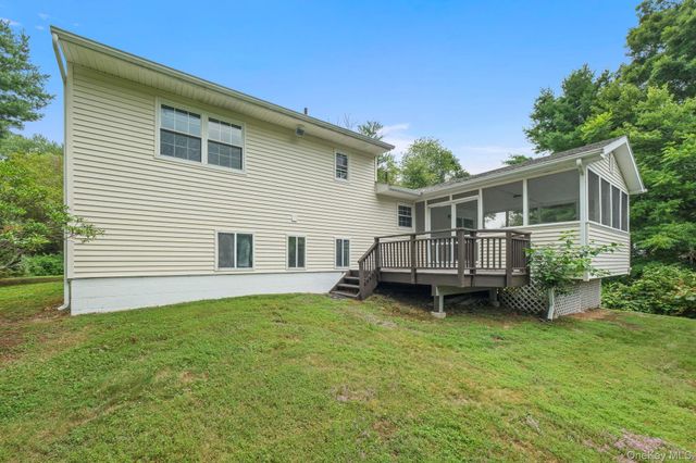 9 Barnes Drive, Wappingers Falls, NY 12590