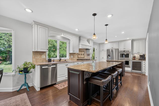 1206 Aberdeen Road, Inverness, IL 60067