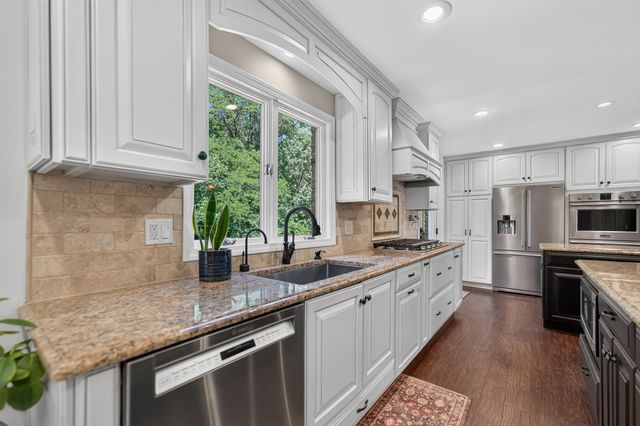 1206 Aberdeen Road, Inverness, IL 60067