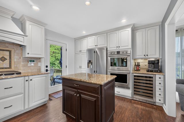 1206 Aberdeen Road, Inverness, IL 60067