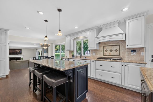 1206 Aberdeen Road, Inverness, IL 60067